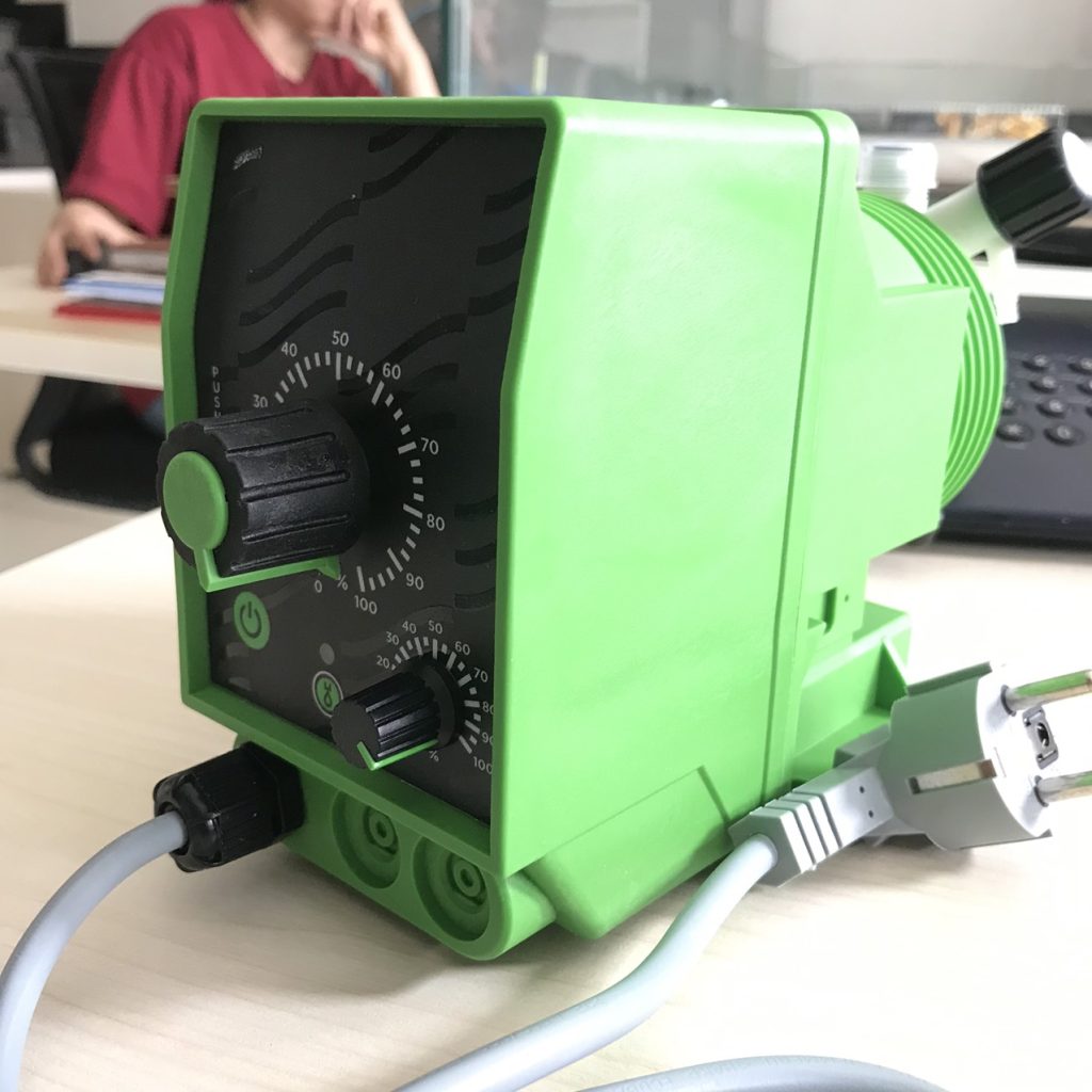 Hình ảnh Bơm định lượng hóa chất Emec hiệu HTA 1005
