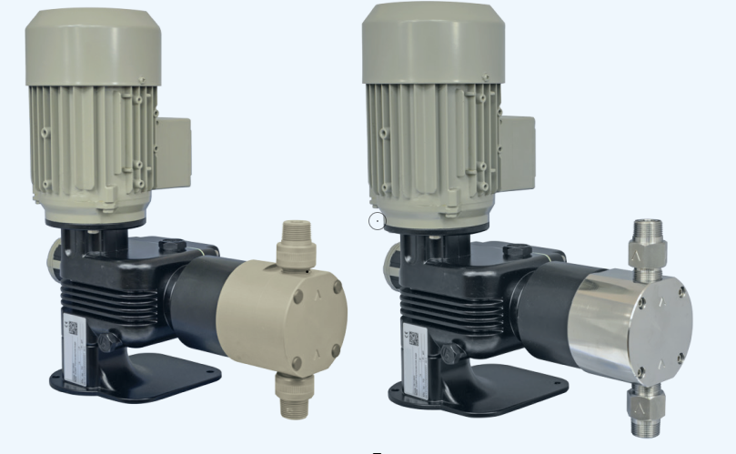 Bơm định lượng Emec dạng piston Prius P ( đầu PP bên trái, đầu SS bên phải)